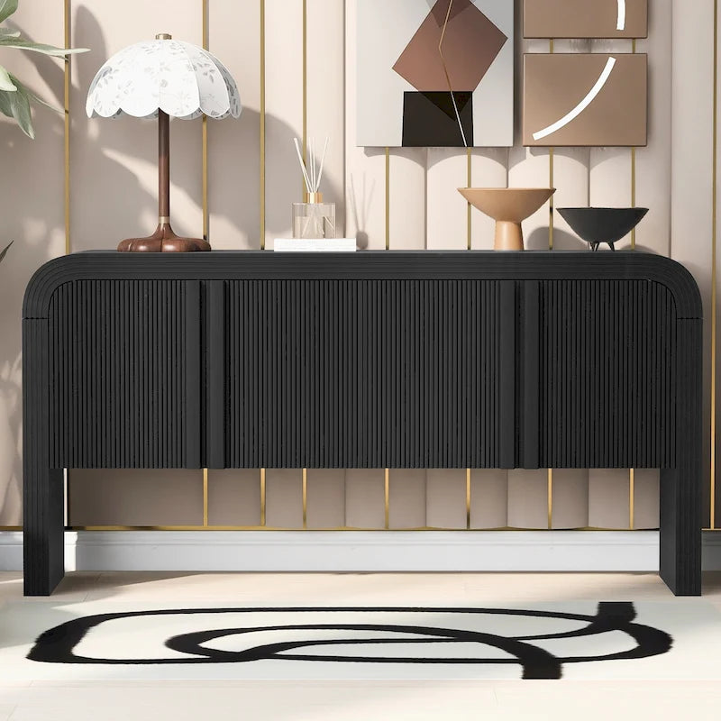 Mobiletto a 4 ante con ripiani regolabili e design a pannelli a strisce