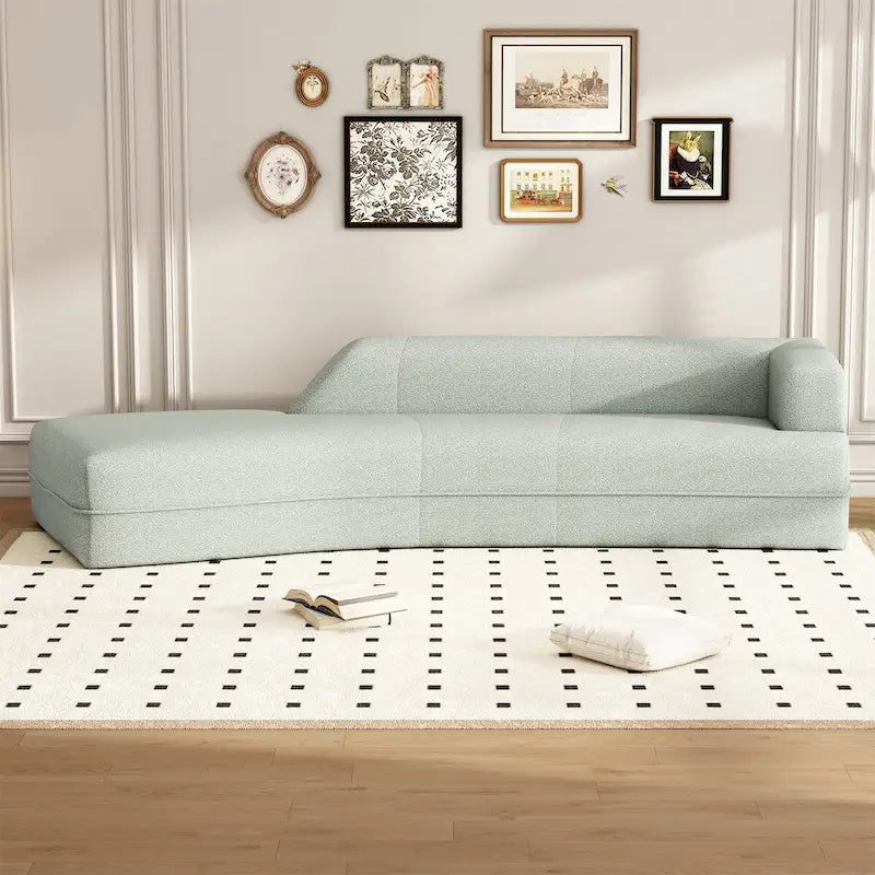 Divano curvo a chaise longue in tessuto bouclé