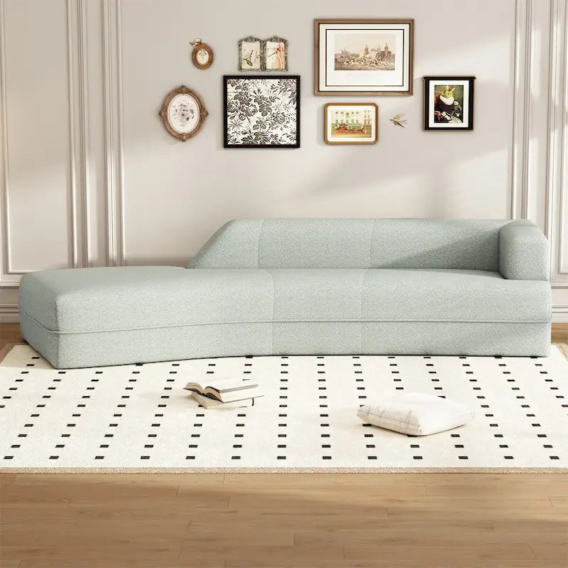 Divano curvo a chaise longue in tessuto bouclé